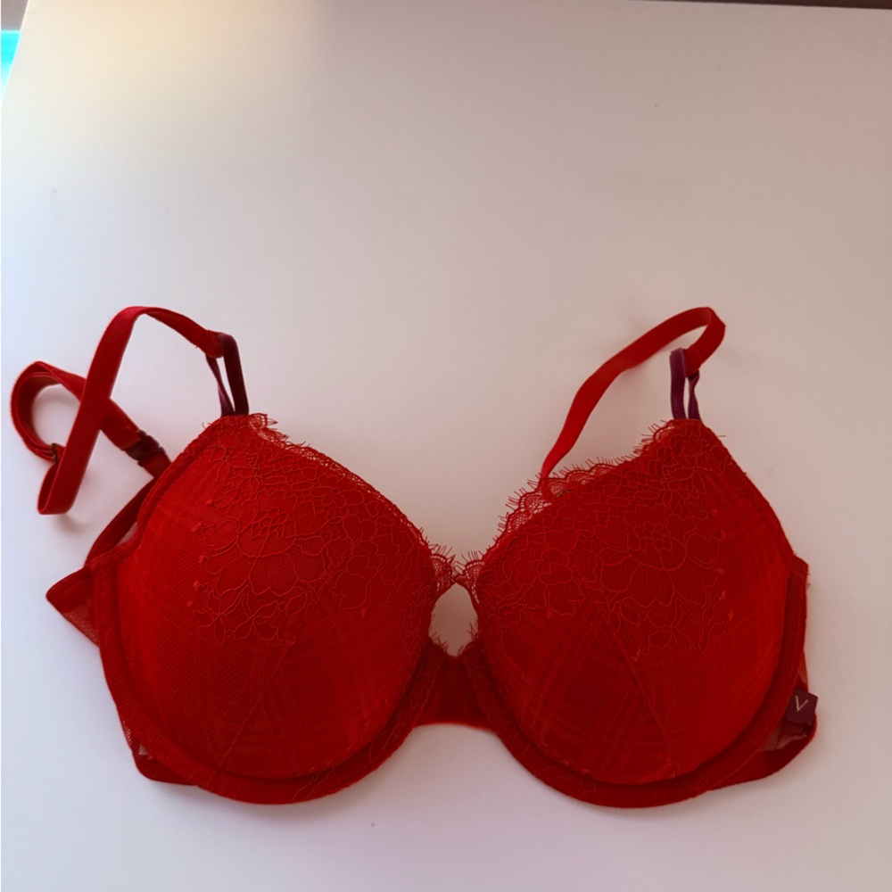 Victoria's Secret Vibrant Red Lace Bra